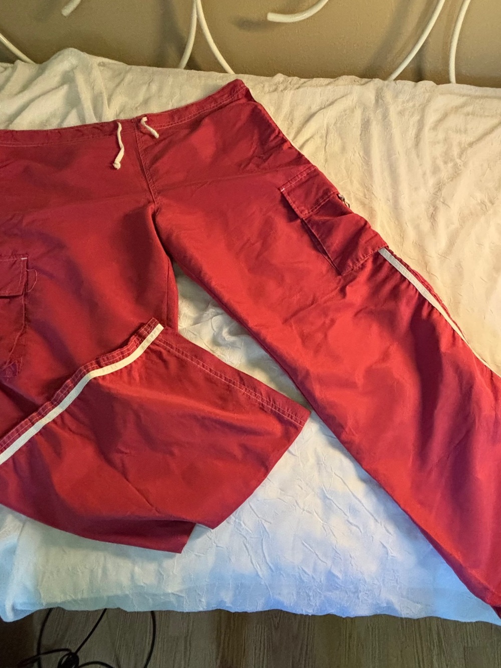 Women’s y2k sweatpants with cargo pockets in hot pink | size L